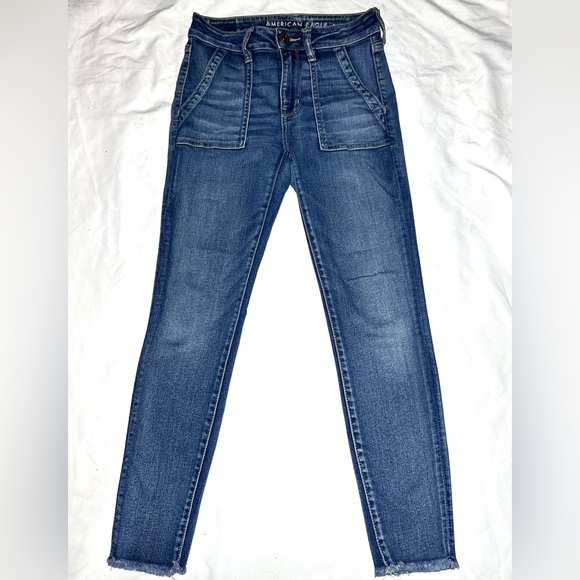 Size 4 American eagle wide front pocket. Skinny Jean frayed bottoms. No holes - Picture 1 of 3